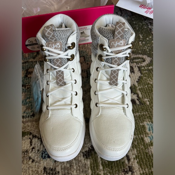 Ryka Aurora Quilted Snow
Boots - Picture 2 of 9